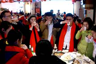 �𱬾W(w��ng)�����c���v�þ�Ӣͬ�����ף�����x����